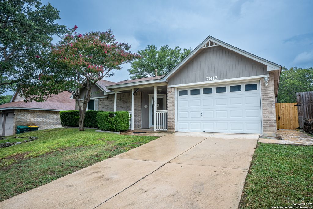 Photo of 7813 Forest Briar, Live Oak, TX 78233 (MLS # 1886949)