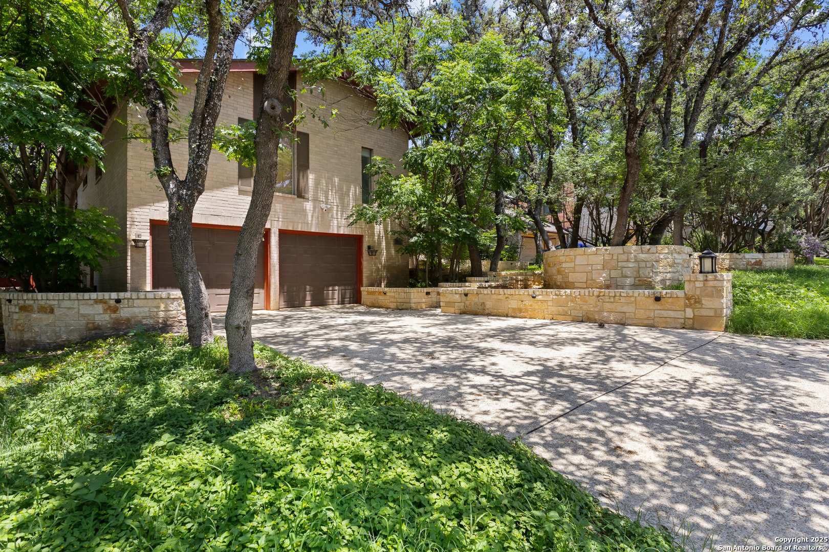 3511 Hunters Circle