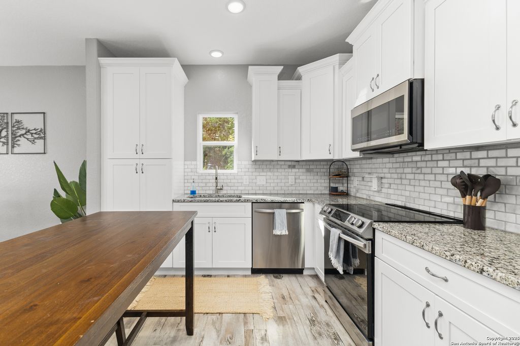 Photo of 246 Wild Oak Dr, Canyon Lake, TX 78133 (MLS # 1921003)