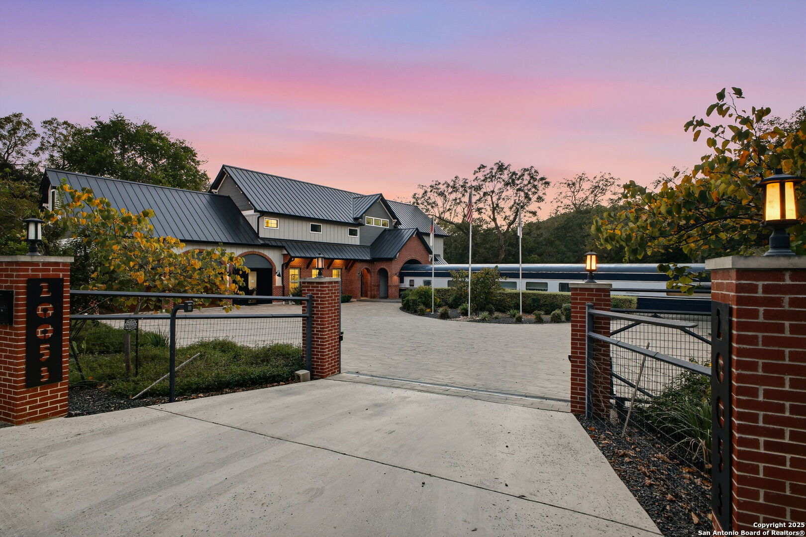 20053 Scenic Loop Rd