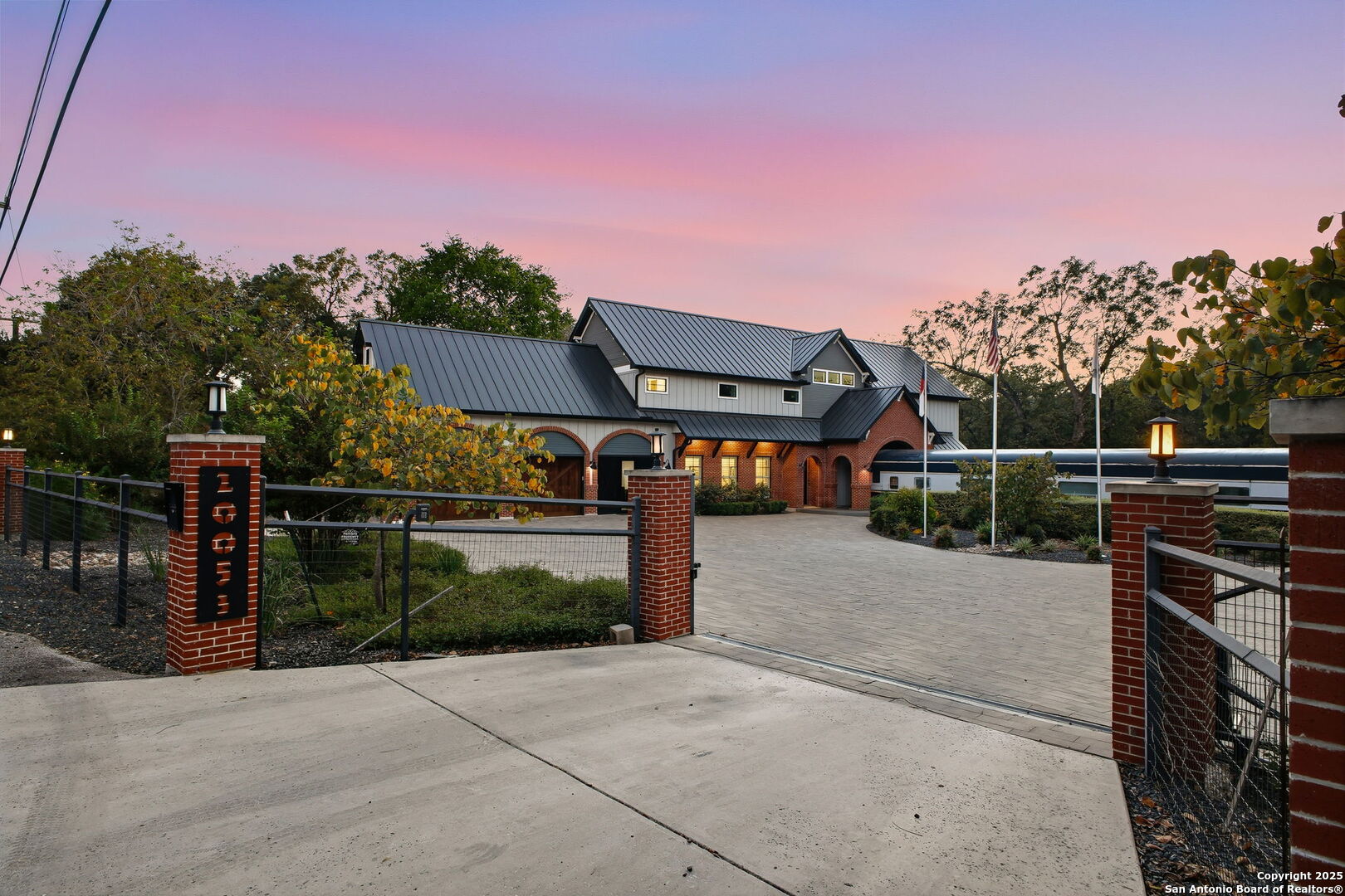 20053 Scenic Loop Rd