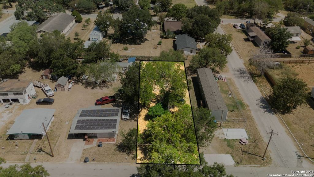 Photo of 406 Patrick St, Pleasanton, TX 78064 (MLS # 1844579)