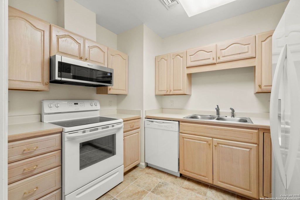 Photo of 1 Towers Park Ln 402 #402, San Antonio, TX 78209 (MLS # 1907885)