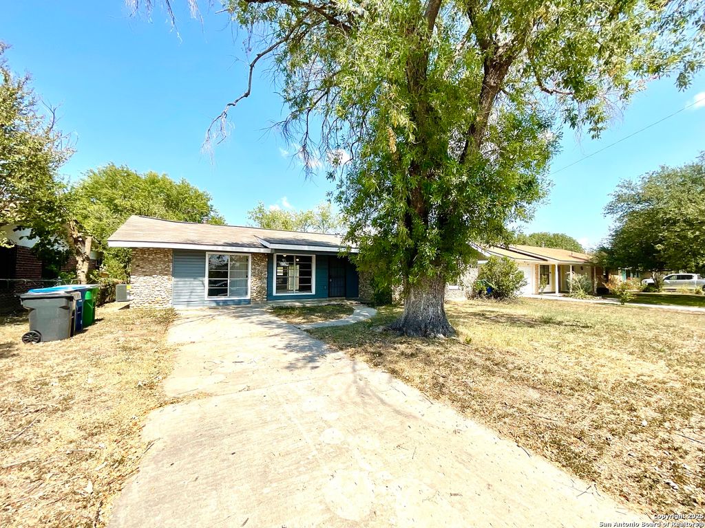 Photo of 319 Mahota, San Antonio, TX 78227 (MLS # 1913688)