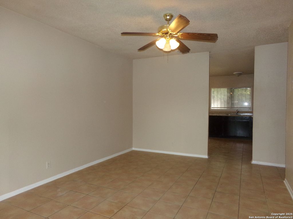 Photo of 6739 Paradise Oak, San Antonio, TX 78227 (MLS # 1919019)