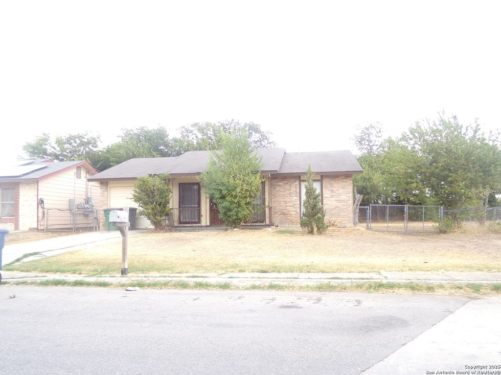Photo of 6739 Paradise Oak, San Antonio, TX 78227 (MLS # 1919019)