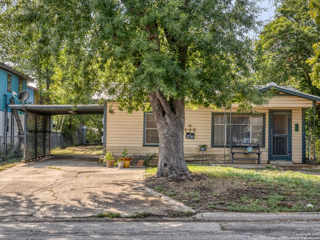Photo of 1104 Avenue S, Hondo, TX 78861 (MLS # 2019566)