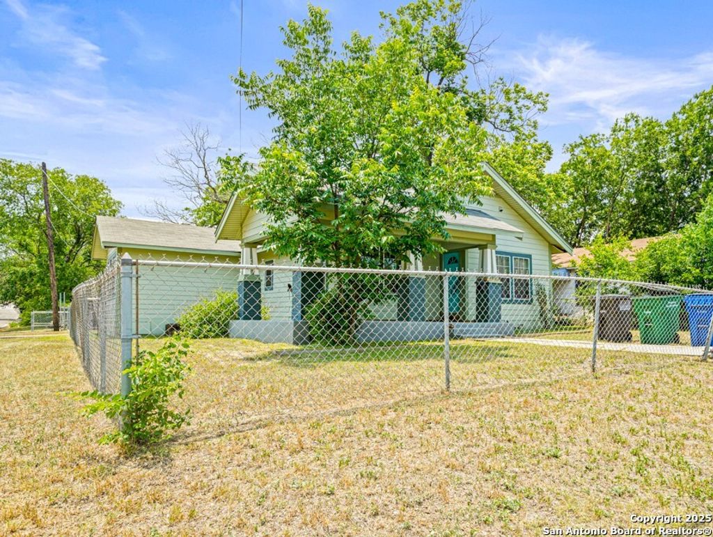 Photo of 146 Yucca, San Antonio, TX 78203 (MLS # 1868404)