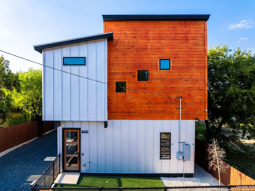 Photo of 108 Vine St #101, San Antonio, TX 78210 (MLS # 1912198)