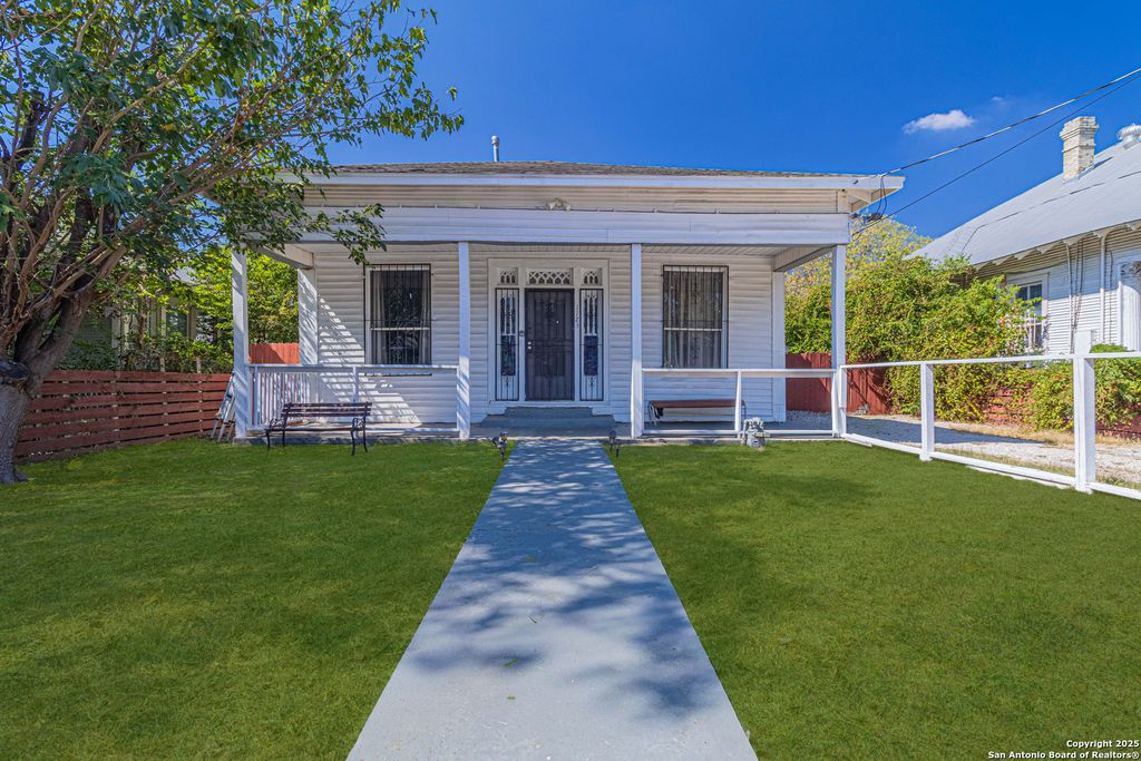 Photo of 1123 S Hackberry, San Antonio, TX 78210 (MLS # 1916015)