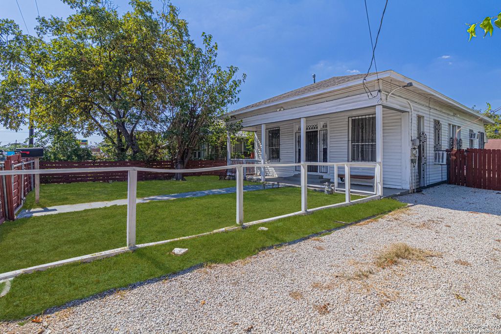 Photo of 1123 S Hackberry, San Antonio, TX 78210 (MLS # 1916015)