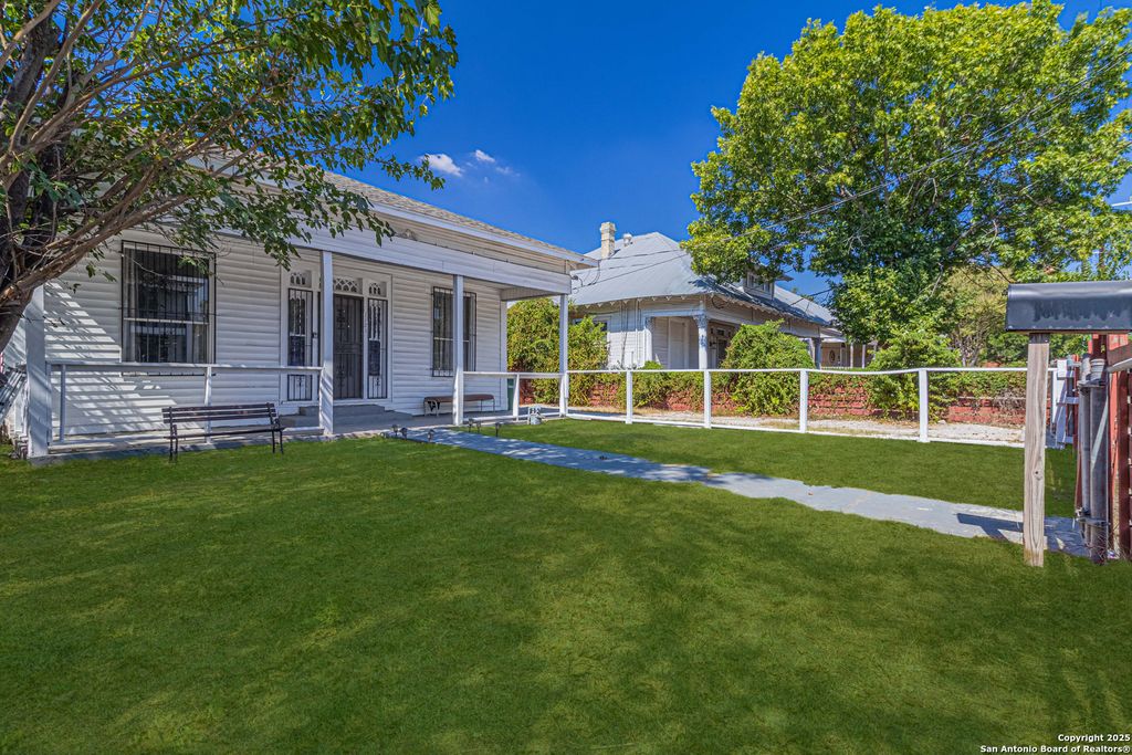 Photo of 1123 S Hackberry, San Antonio, TX 78210 (MLS # 1916015)