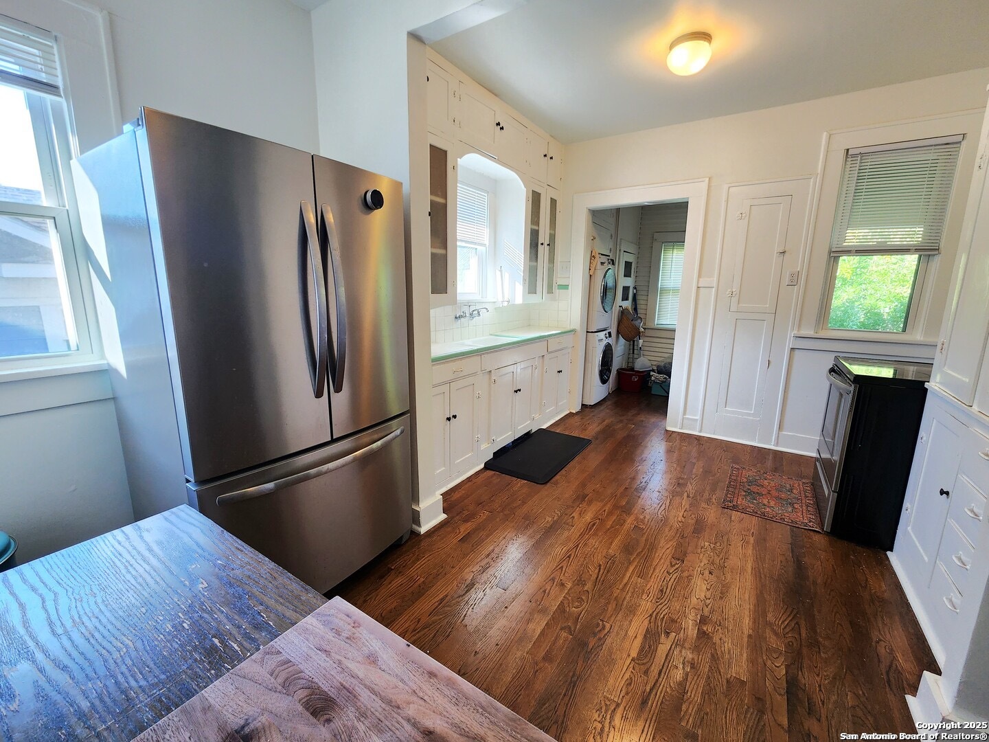 415 W Mistletoe 2