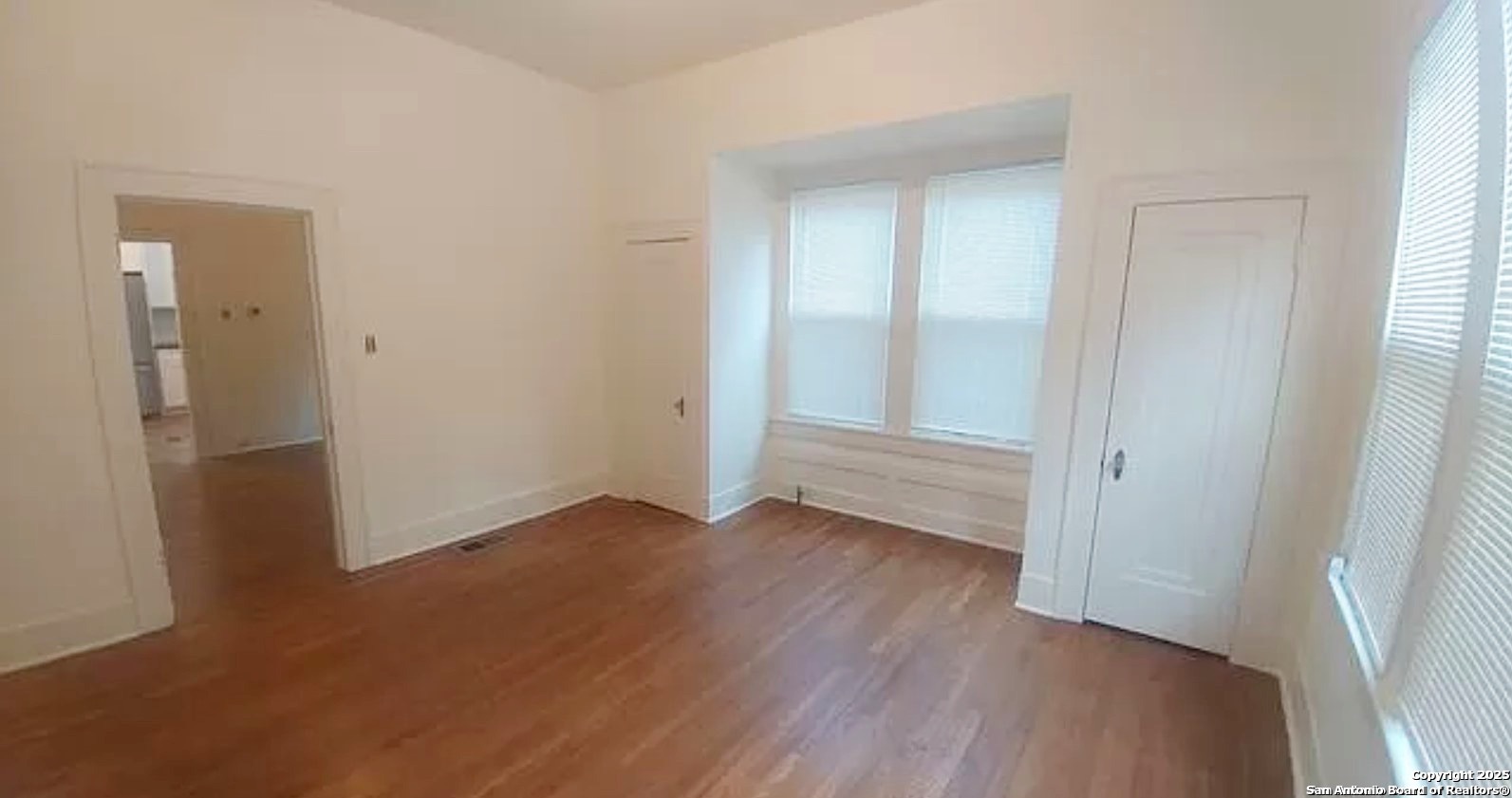 415 W Mistletoe 2