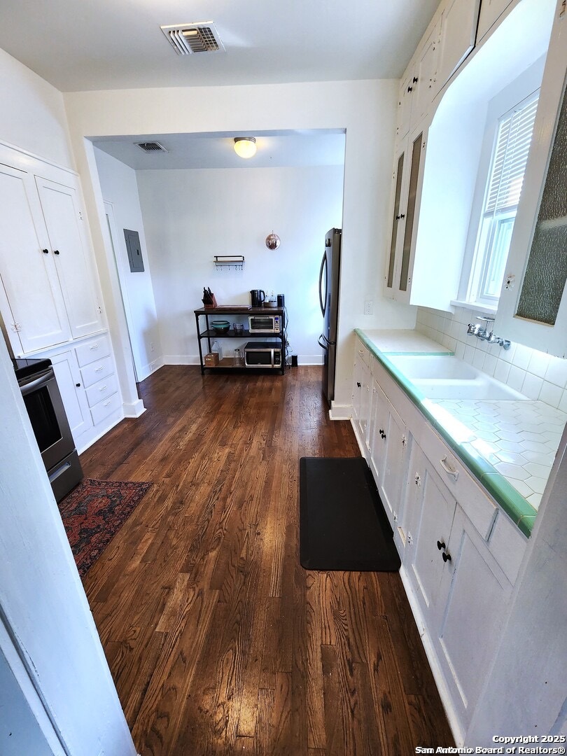 415 W Mistletoe 2