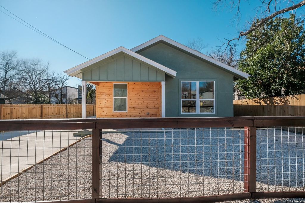 Photo of 1422 Paso Hondo St, San Antonio, TX 78202 (MLS # 1939867)