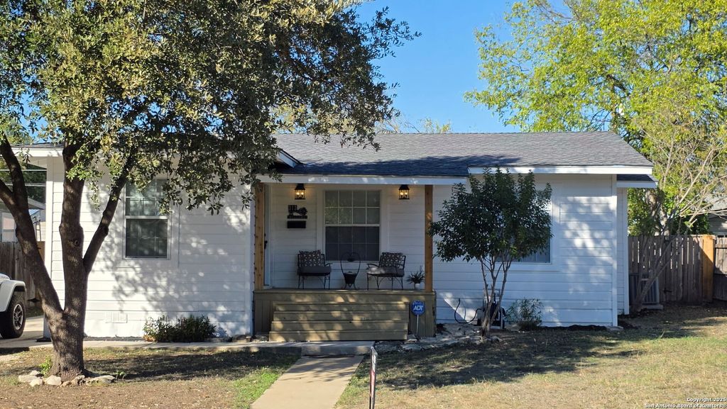 Photo of 313 W Wildwood, San Antonio, TX 78212 (MLS # 1929806)