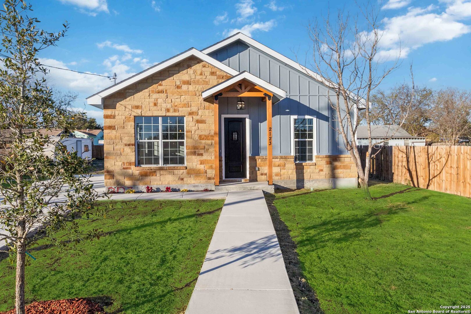 2123 Lennon Ave