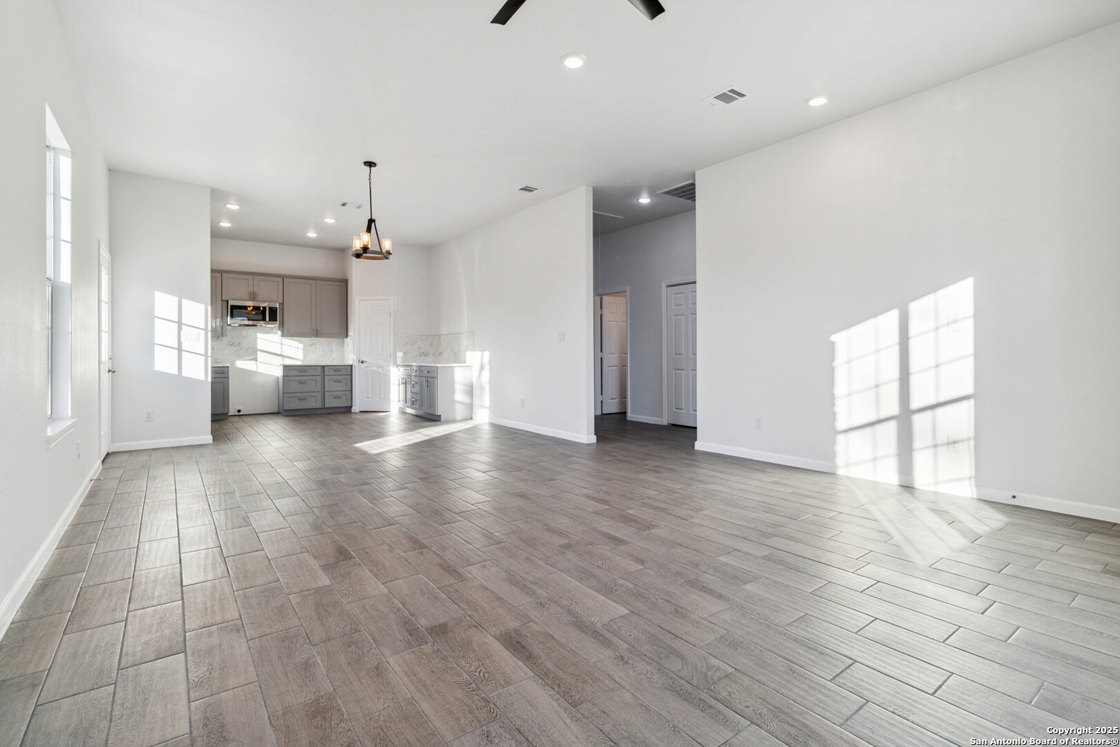 2123 Lennon Ave