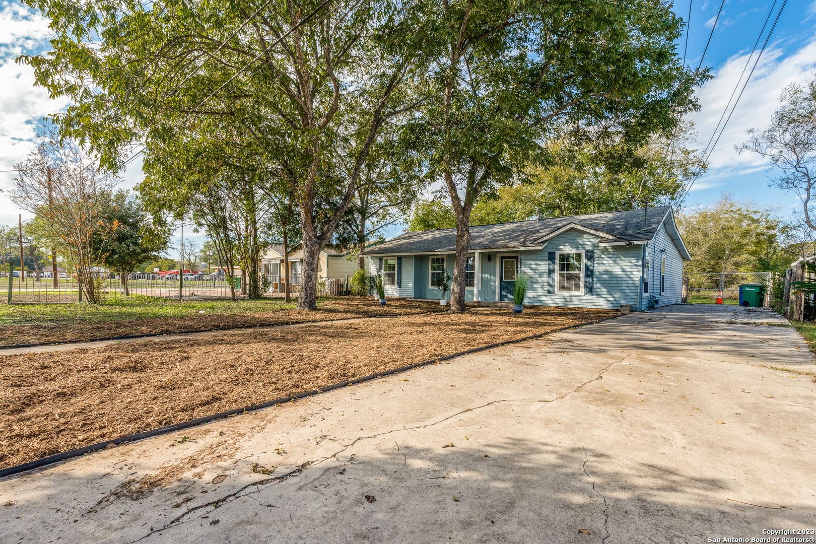 827 WARE BLVD