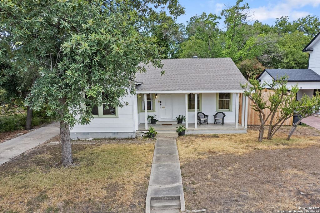 Photo of 1411 E Highland Blvd, San Antonio, TX 78210 (MLS # 1923338)