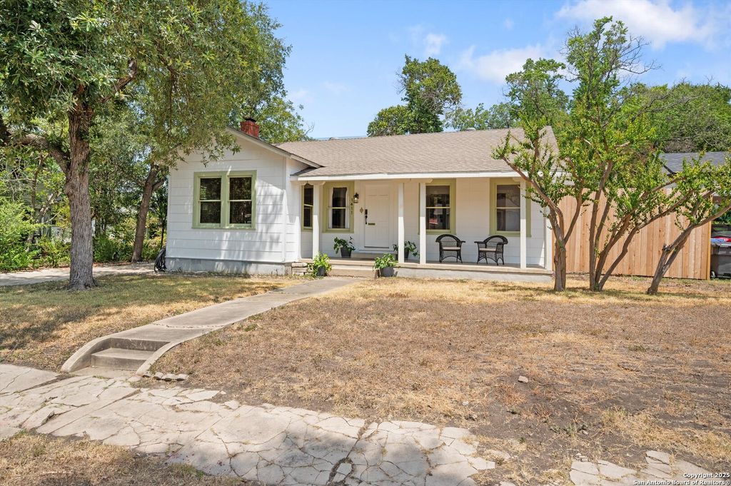 Photo of 1411 E Highland Blvd, San Antonio, TX 78210 (MLS # 1923338)