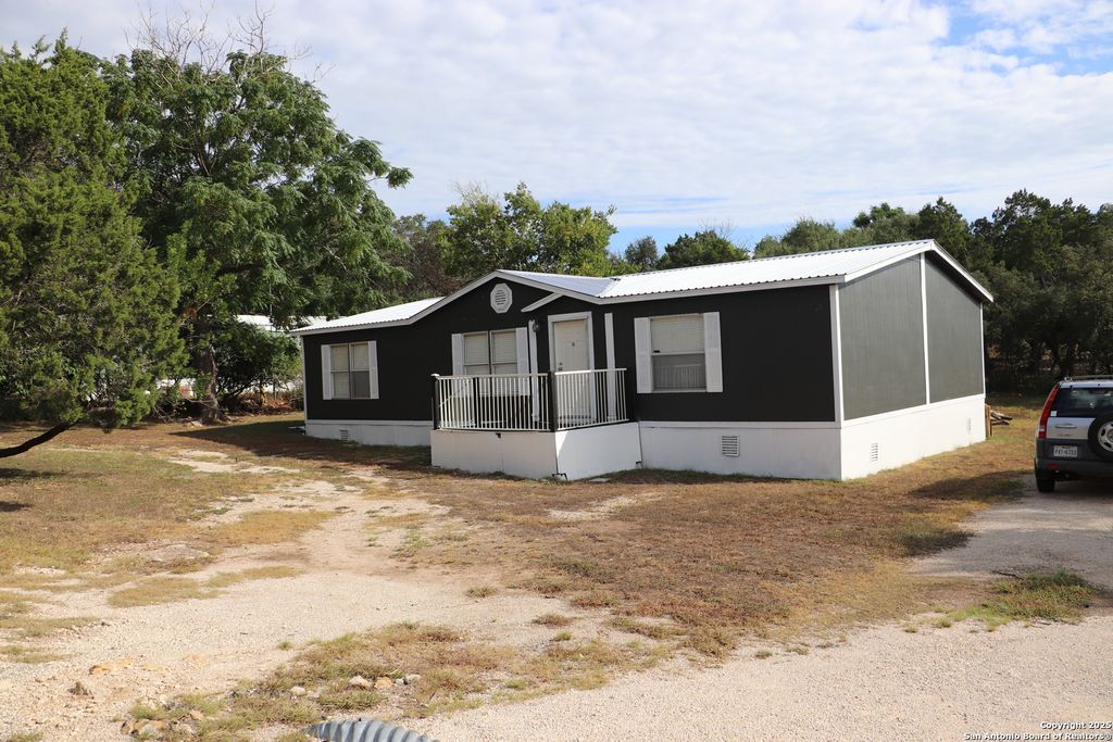 Photo of 321 Deer Valley, Canyon Lake, TX 78133 (MLS # 1907061)