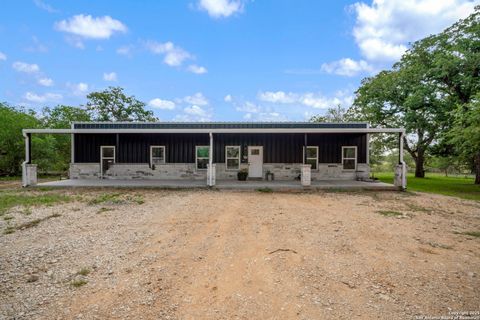 332 County Road 423 Stockdale TX 78160