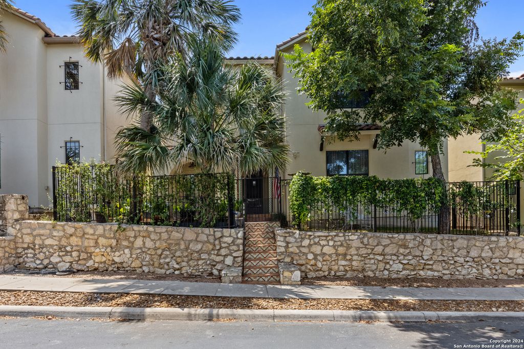 Photo of 246 BRAHAN BLVD, San Antonio, TX 78215 (MLS # 1920014)