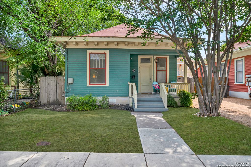 Photo of 210 Sadie, San Antonio, TX 78210 (MLS # 1942885)