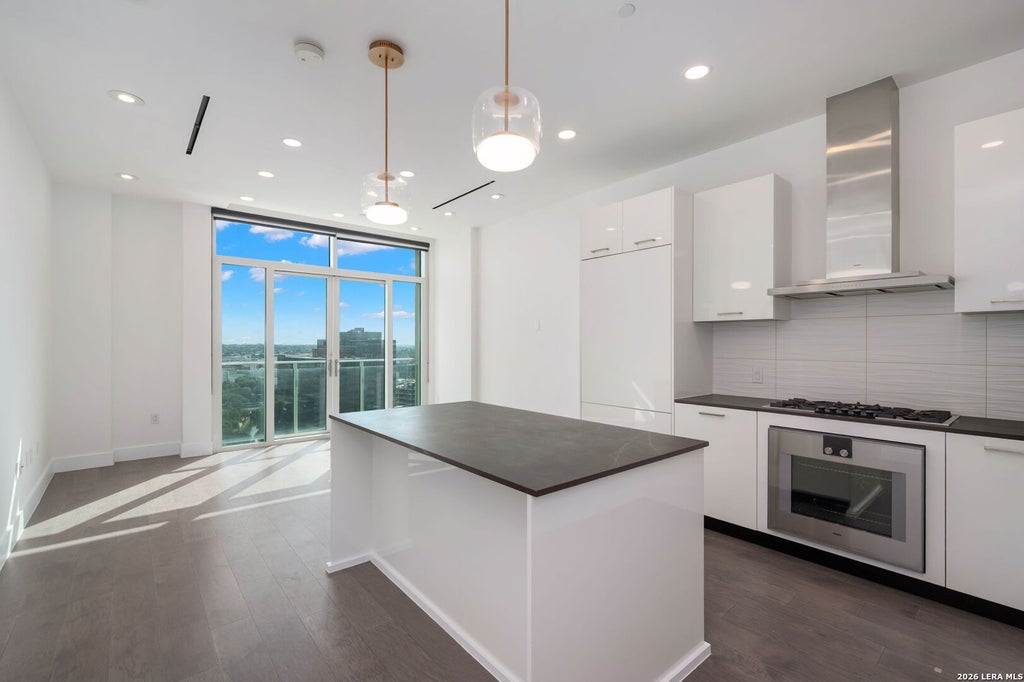 Photo of 123 Lexington Ave 1303 #1303, San Antonio, TX 78205 (MLS # 1992217)