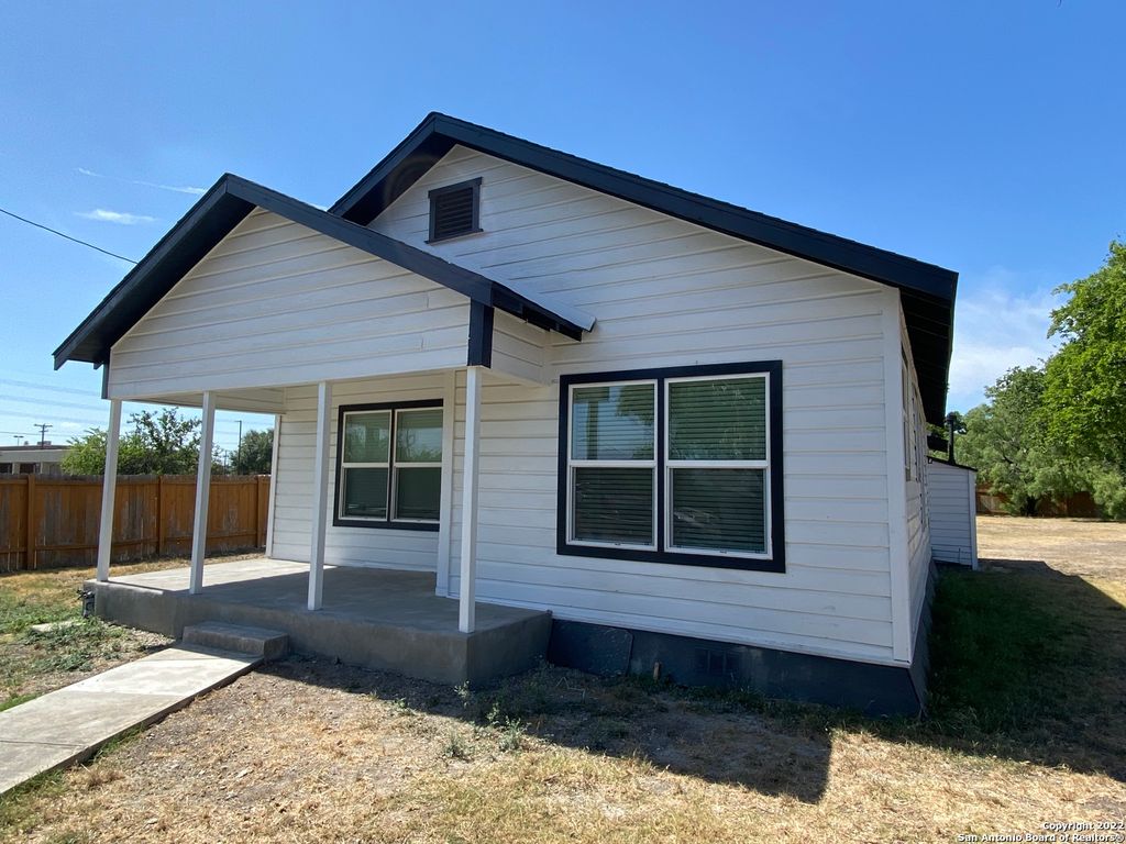 Photo of 202 McCAULEY BLVD, San Antonio, TX 78221 (MLS # 1928414)