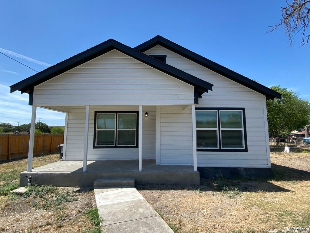 Photo of 202 McCAULEY BLVD, San Antonio, TX 78221 (MLS # 1928414)