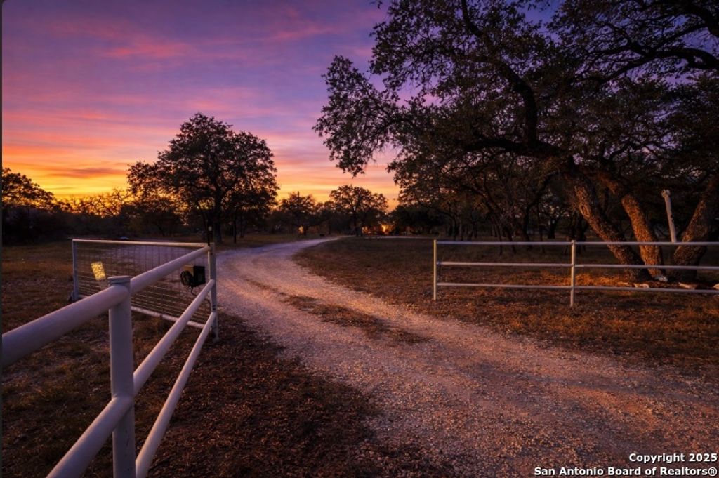 Photo of 140 County Road 7866, Devine, TX 78016 (MLS # 1930275)