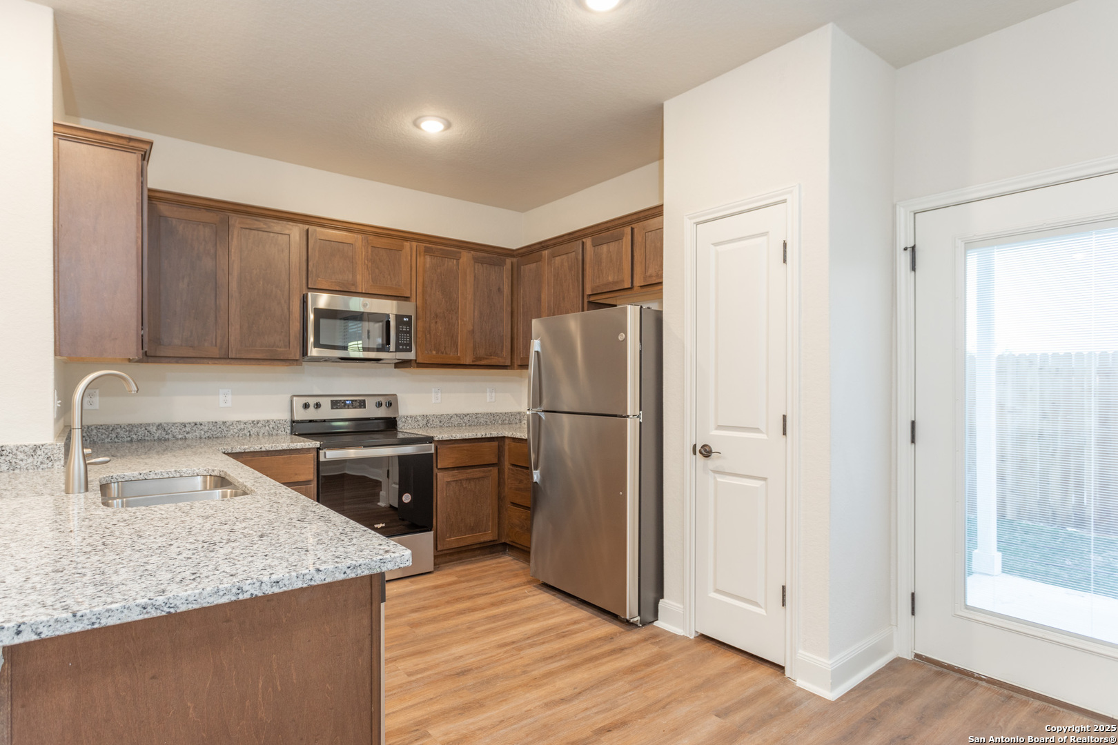 13902 Enzo Gate, 101/ 102