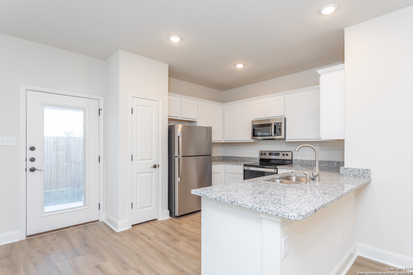 13902 Enzo Gate, 101/ 102