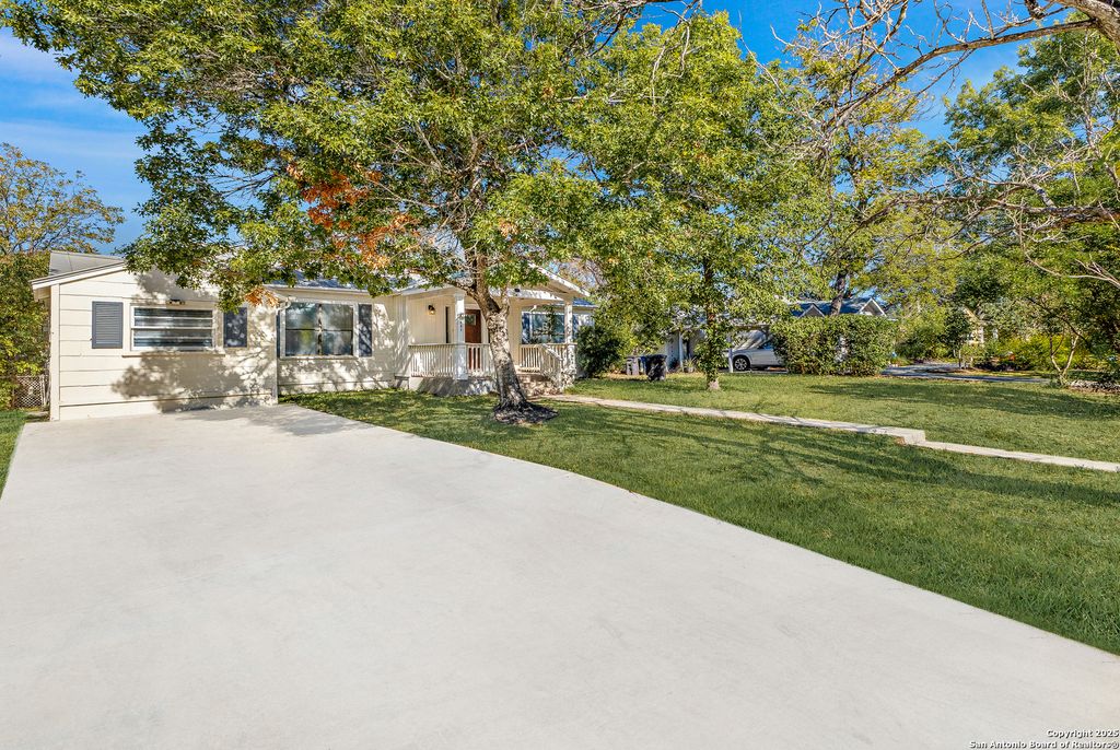 Photo of 147 Larchmont, San Antonio, TX 78209 (MLS # 1926647)