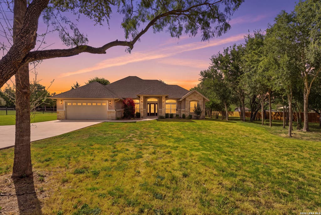 Photo of 123 Tomahawk, Seguin, TX 78155 (MLS # 2008027)