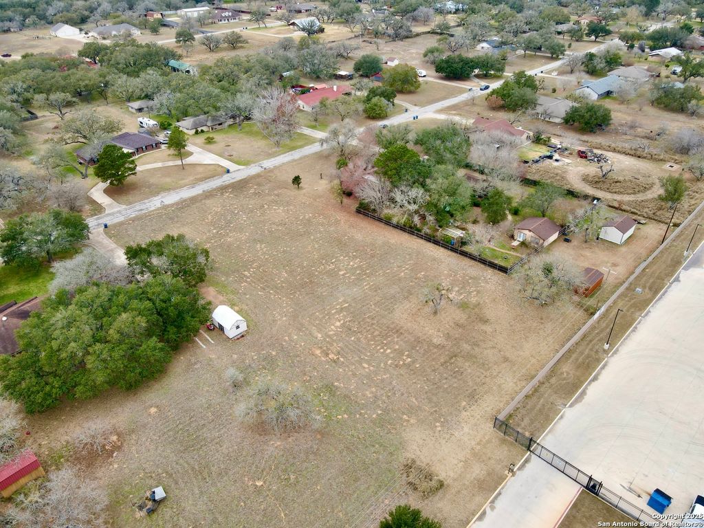 Photo of 130 Eileen Dr, Pleasanton, TX 78064 (MLS # 1835705)