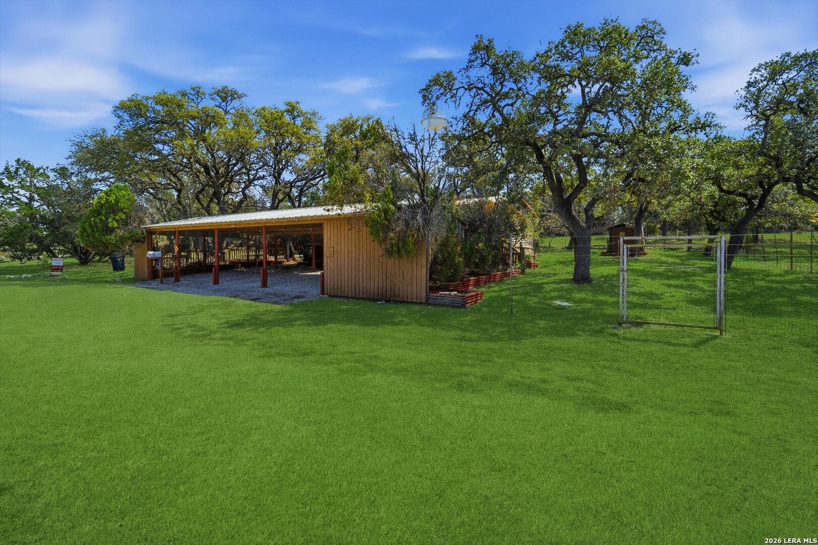 1030 Nightingale - Photo 2