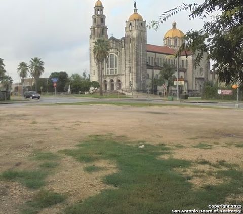 1802 N ZARZAMORA ST San Antonio TX 78201
