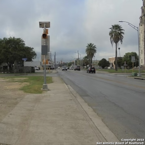 1802 N ZARZAMORA ST