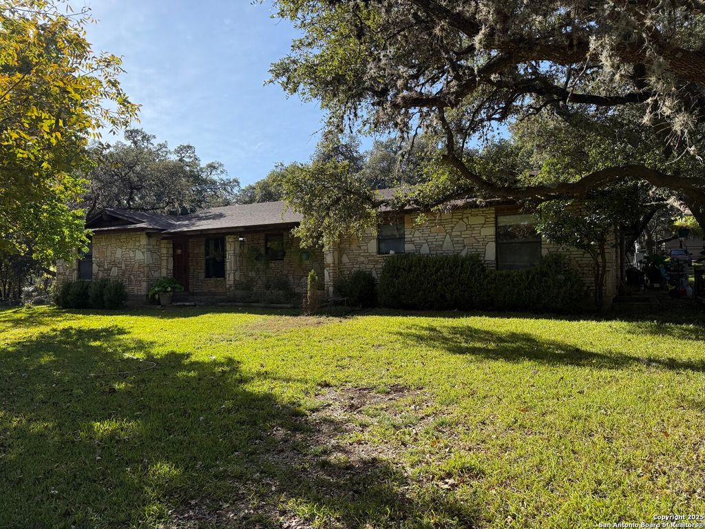 Photo of 28133 E Windwood Dr, Boerne, TX 78006 (MLS # 1928139)