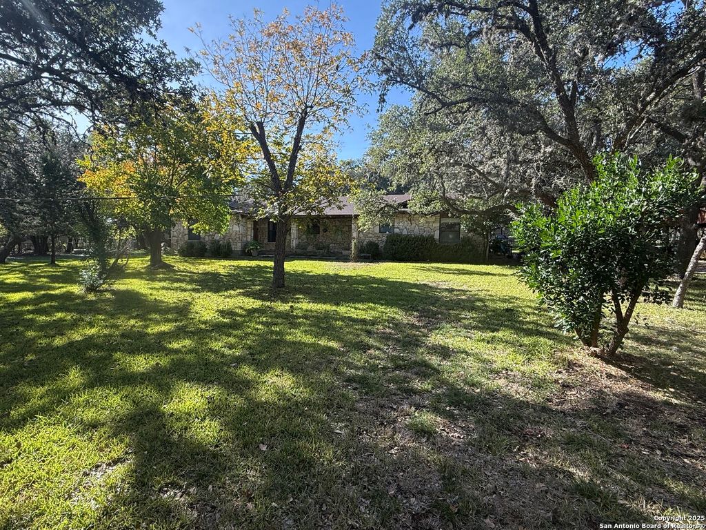 Photo of 28133 E Windwood Dr, Boerne, TX 78006 (MLS # 1928139)