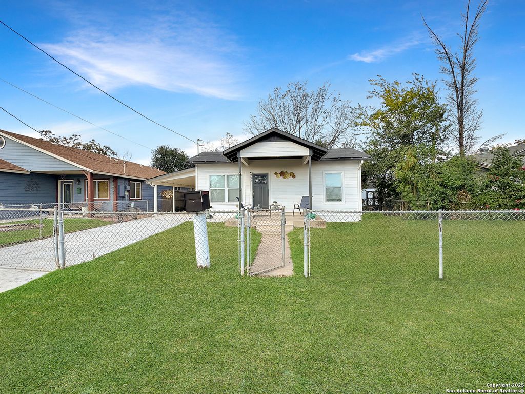 Photo of 723 Paso Hondo, San Antonio, TX 78202 (MLS # 1925797)