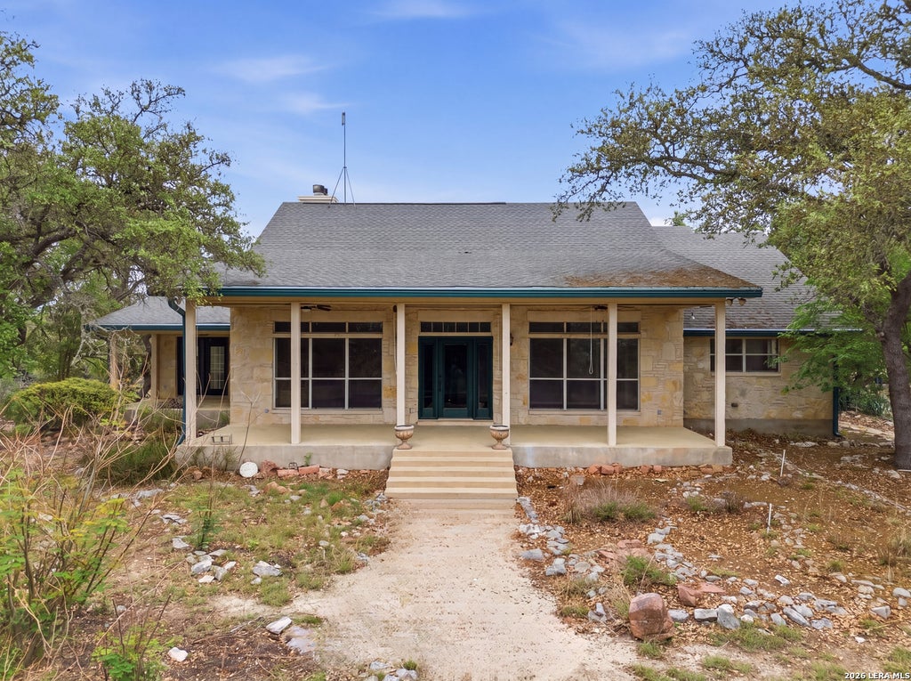 Photo of 292 Phillip Dr, Pipe Creek, TX 78063 (MLS # 1959484)