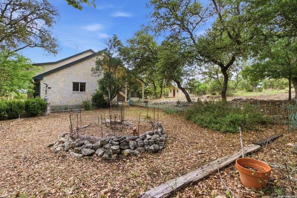 Photo of 292 Phillip Dr, Pipe Creek, TX 78063 (MLS # 1959484)