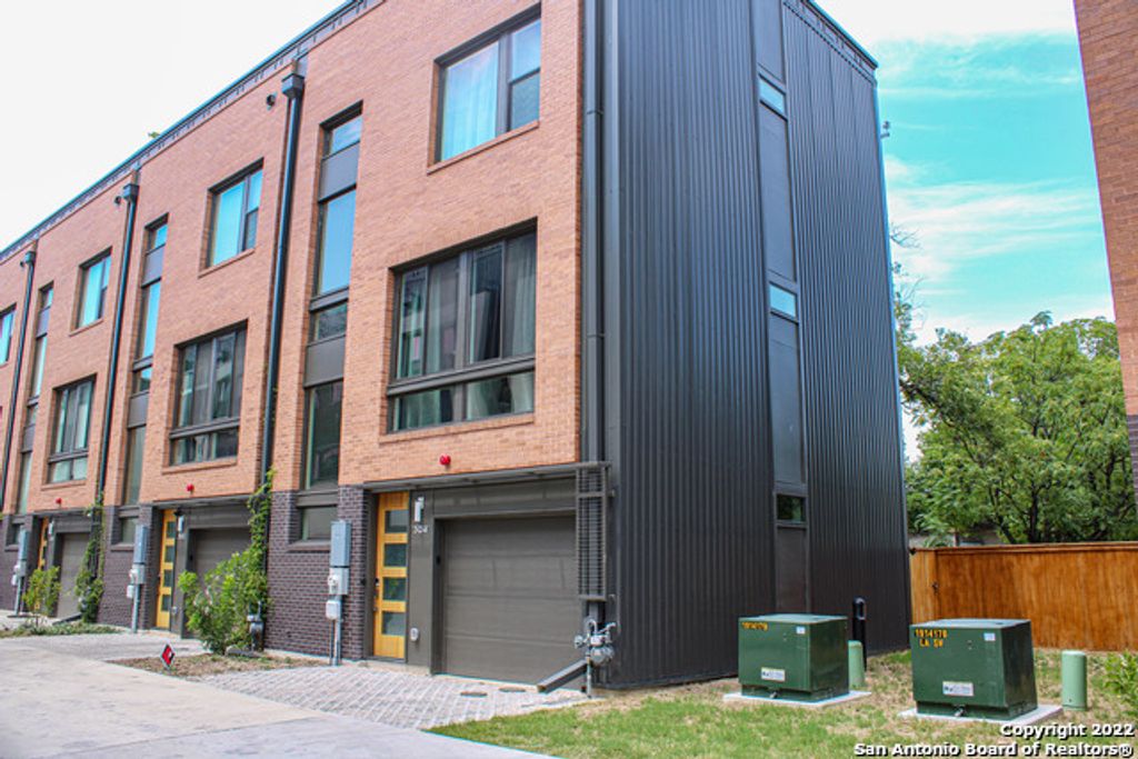Photo of 318 W Grayson St 304 #304, San Antonio, TX 78212 (MLS # 1914714)