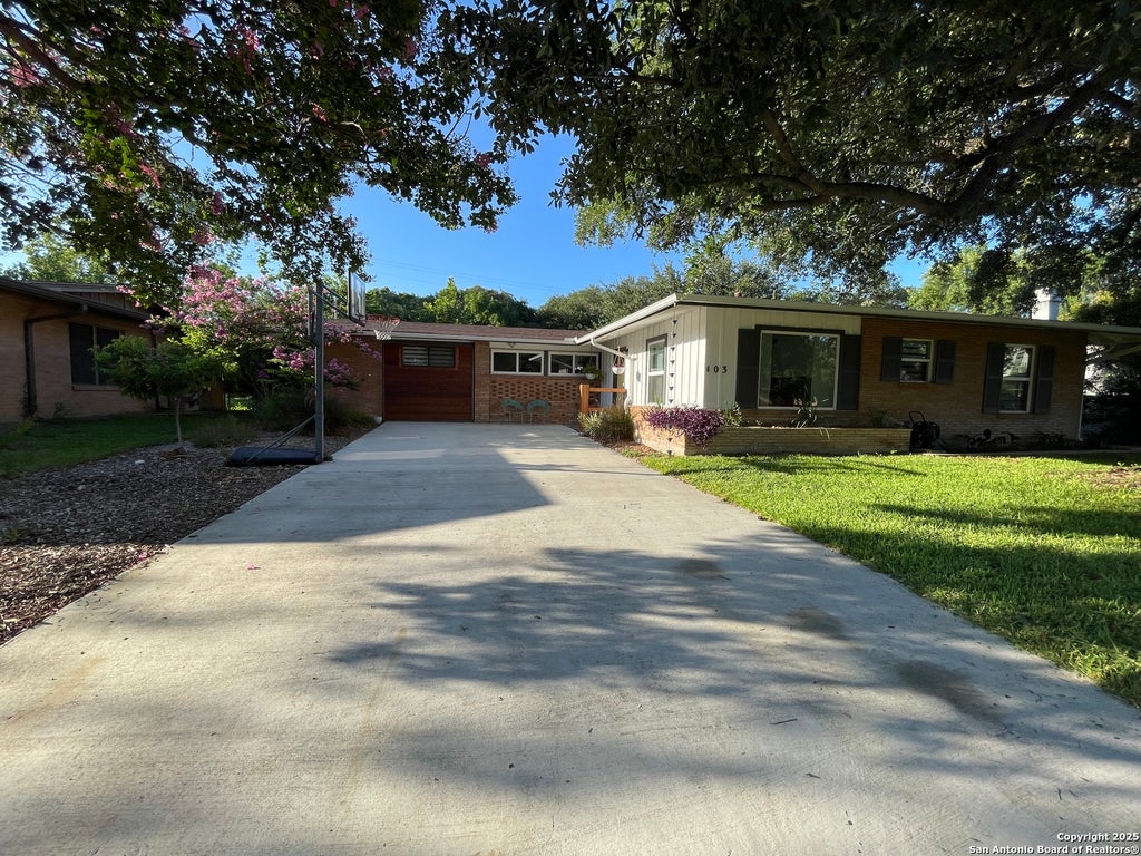 Photo of 403 MARQUIS LN, San Antonio, TX 78216 (MLS # 1996430)