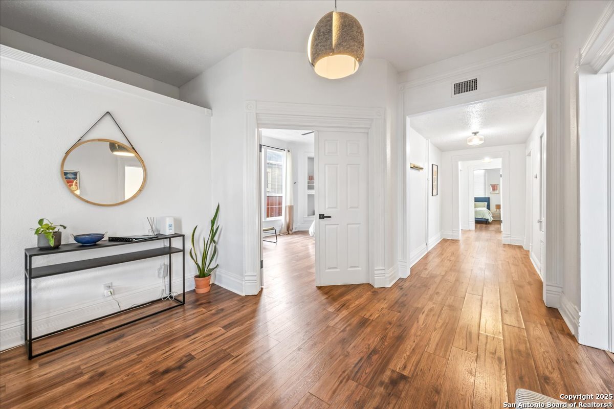 302 Lamar